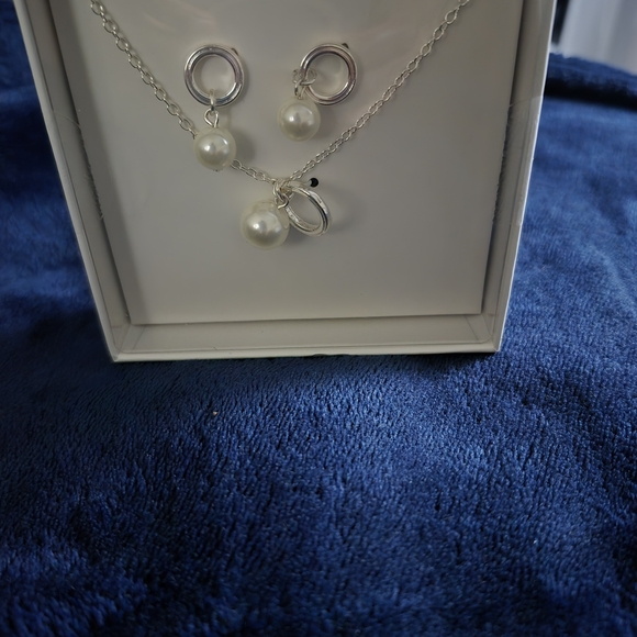 Nine West Silver and Pearl Jewelry Set - Picture 3 of 5